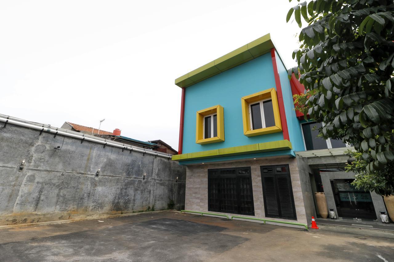 Reddoorz Plus Near Halim Perdanakusuma 2 Giacarta Esterno foto